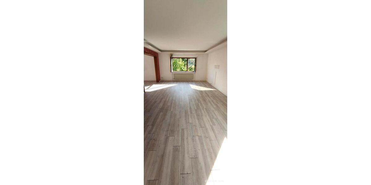 Etagenwohnung Windeck - 4 Zimmer, 150 m&sup2;, 1.100&euro; | Angebot:25239874