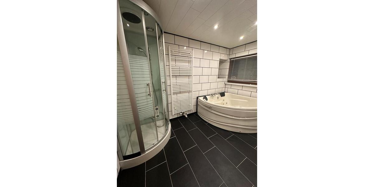 Dachgeschoßwohnung Sassenburg - 3 Zimmer, 85 m&sup2;, 850&euro; | Angebot:23835672