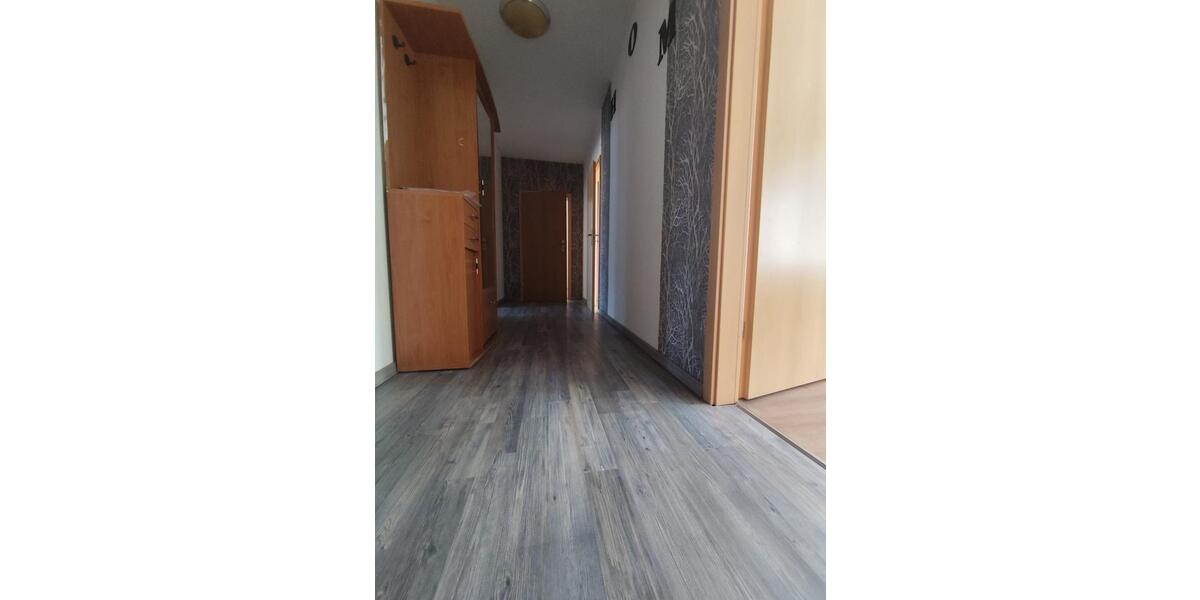 Dachgeschoßwohnung Aue-Bad Schlema Bad Schlema - 4 Zimmer, 115 m&sup2;, 600&euro; | Angebot:25751121