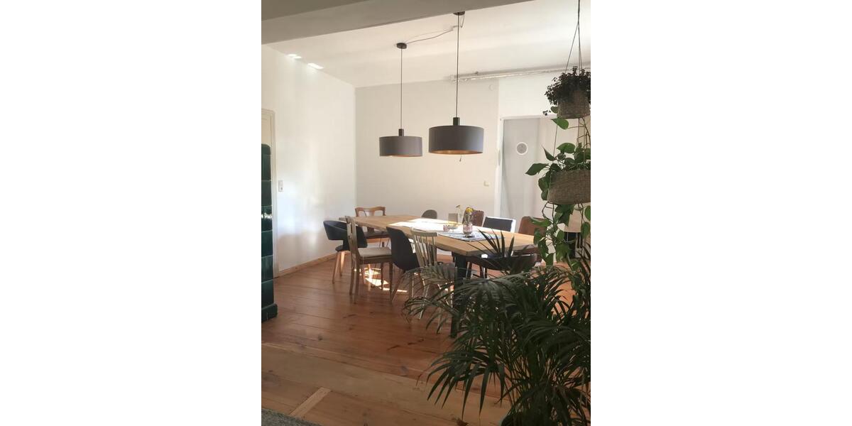 Einfamilienhaus Burgwindheim - 9 Zimmer, 250 m&sup2;, 1.600&euro; | Angebot:25025245