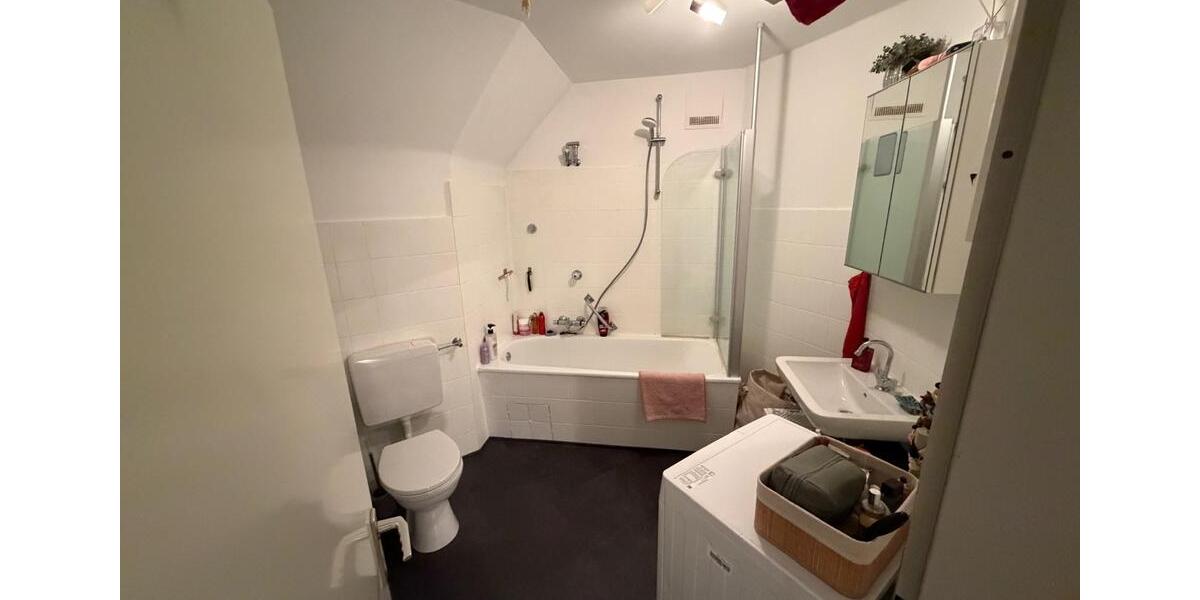 Dachgeschoßwohnung Bochum - 2.5 Zimmer, 65 m&sup2;, 370&euro; | Angebot:25175259