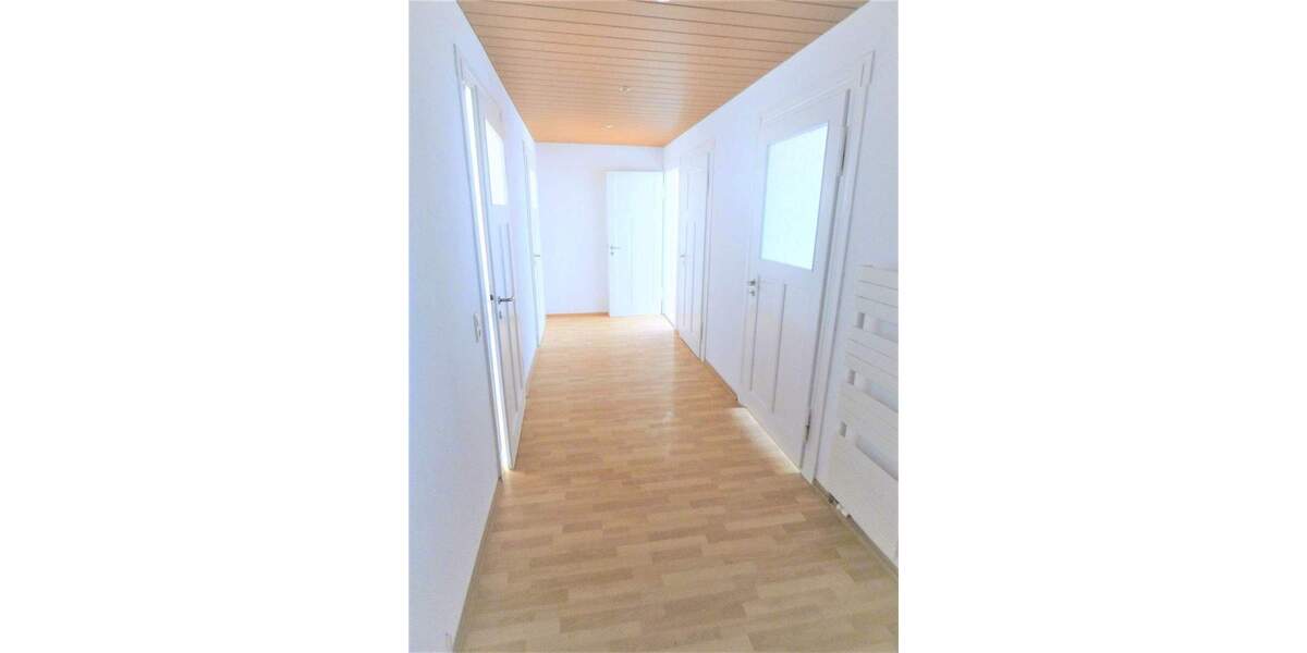 Frisch Renoviert - Schöne 3 Zi.- Whg., Bad mit Fenster, Loggia WG´s Willkommen! 3 zimmer