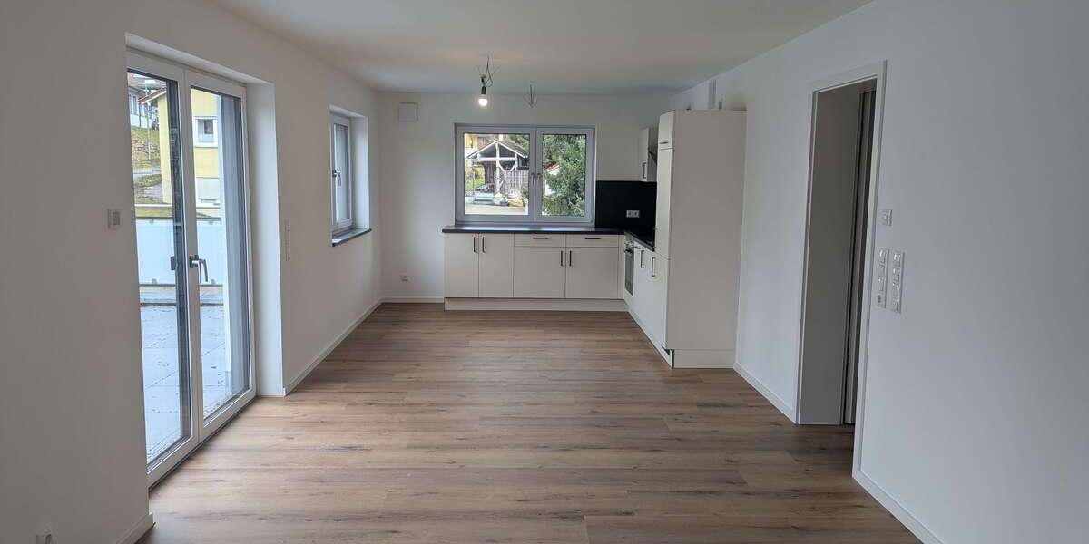 Etagenwohnung Mitterfels - 3 Zimmer, 96 m&sup2;, 1.145&euro; | Angebot:25150556