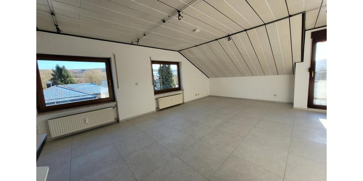 Dachgeschoßwohnung Igersheim - 2.5 Zimmer, 62 m&sup2;, 589&euro; | Angebot:26527387