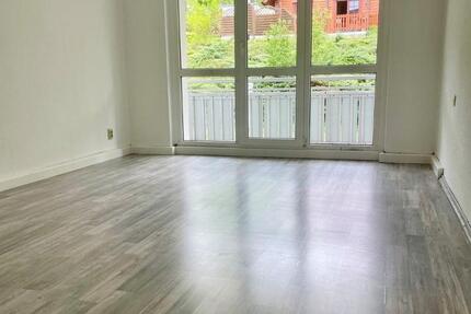 Ruhige und großzügige 3 Raum Wohnung mit besten Blick auf Schloß Neuenburg zu vermieten! 3 zimmer