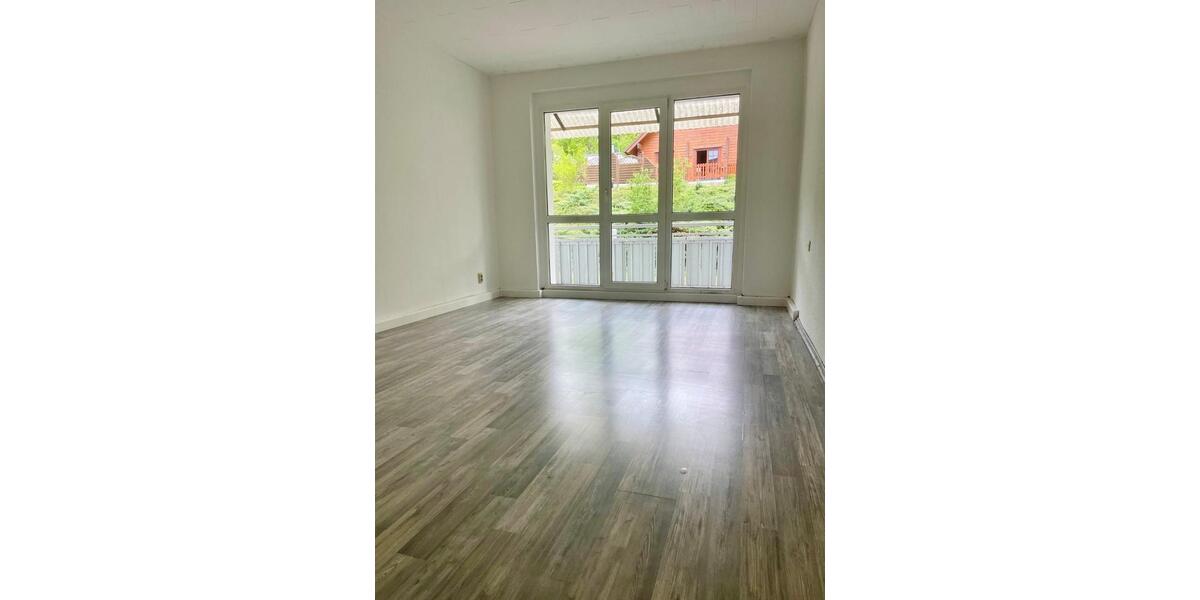 Ruhige und großzügige 3 Raum Wohnung mit besten Blick auf Schloß Neuenburg zu vermieten! 3 zimmer