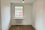 Schöne 4 Raum Wohnung mit Balkon.
