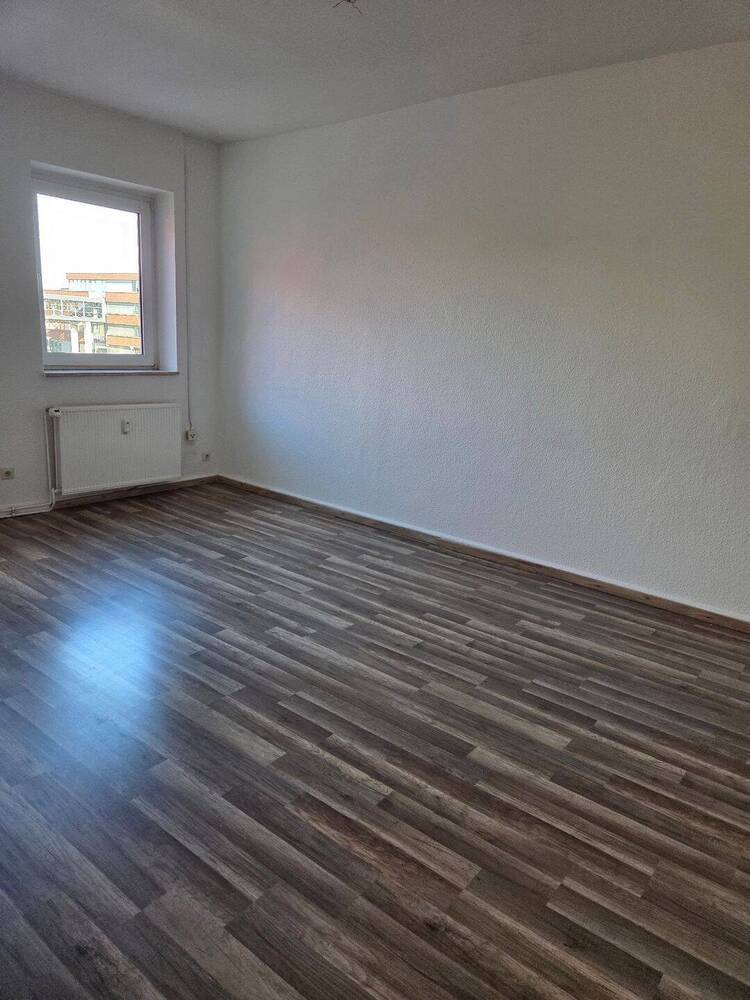 Große 3 Zimmer Wohnung mit Balkon und Einbauküche