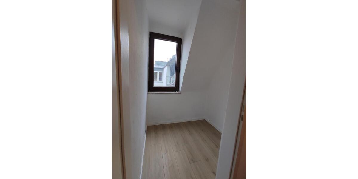 Etagenwohnung Ansbach - 5 Zimmer, 114 m&sup2;, 1.000&euro; | Angebot:26033210