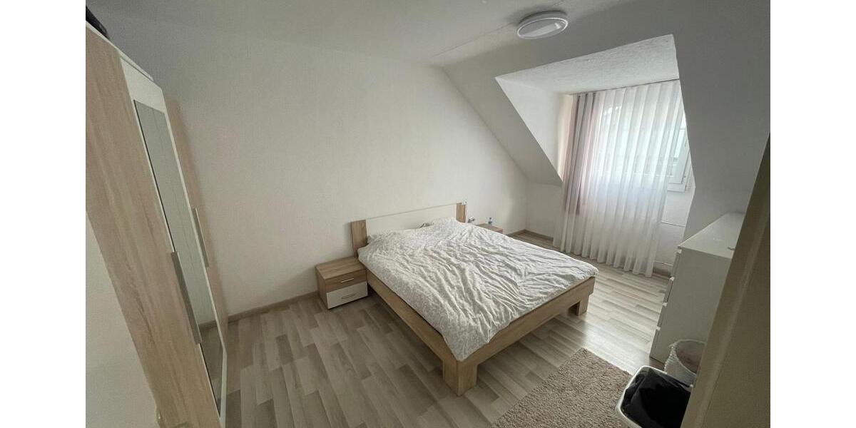 Dachgeschoßwohnung Düsseldorf Oberbilk - 3 Zimmer, 80 m&sup2;, 1.395&euro; | Angebot:26602892