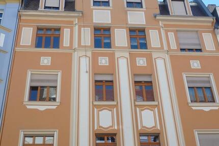 Zentrumsnahe 5-Zimmer-Wohnung (3. OG) in Hof - Süd-Balkon, Kellerabteil & Dachboden - ideal für WGs zimmer