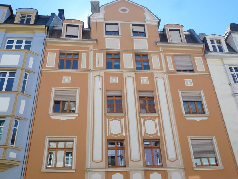 Zentrumsnahe 5-Zimmer-Wohnung (3. OG) in Hof - Süd-Balkon, Kellerabteil & Dachboden - ideal für WGs zimmer