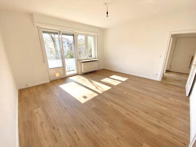 Moderne helle 3-Zi Whg mit Balkon & EBK