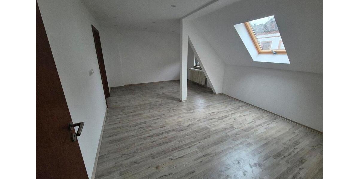 Dachgeschoßwohnung Saarbrücken West - 3 Zimmer, 60 m&sup2;, 450&euro; | Angebot:26025747