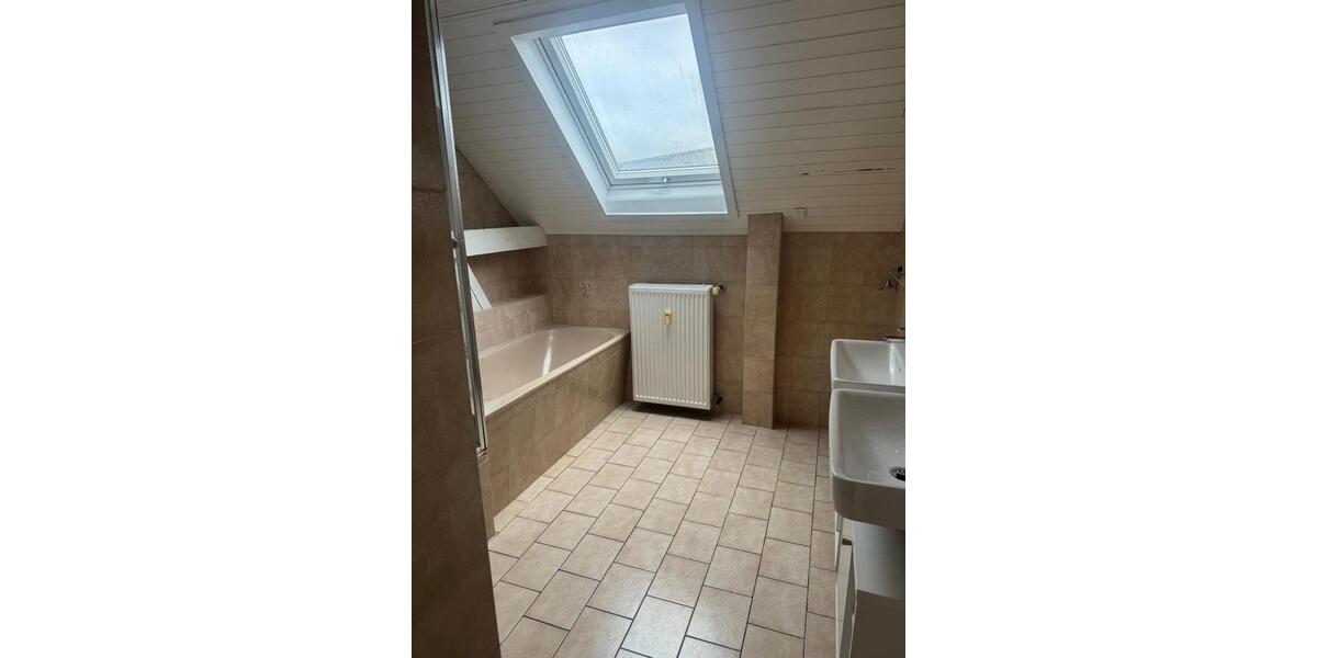 Dachgeschoßwohnung Gießen - 5 Zimmer, 159 m&sup2;, 1.950&euro; | Angebot:24849714