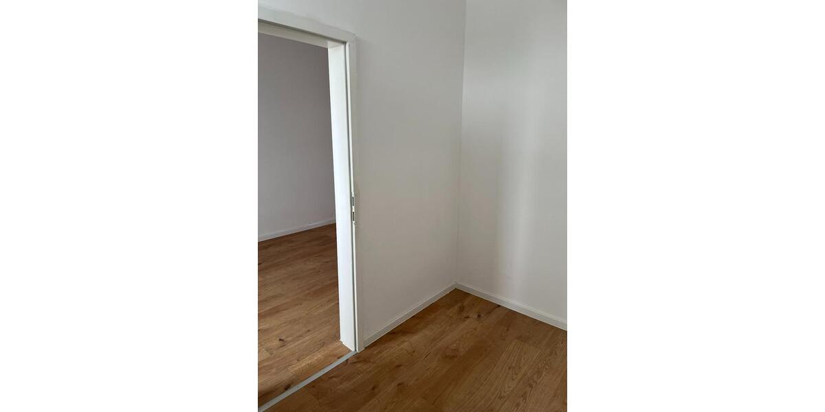 Dachgeschoßwohnung Crimmitschau - 2.5 Zimmer, 56 m&sup2;, 320&euro; | Angebot:24522437