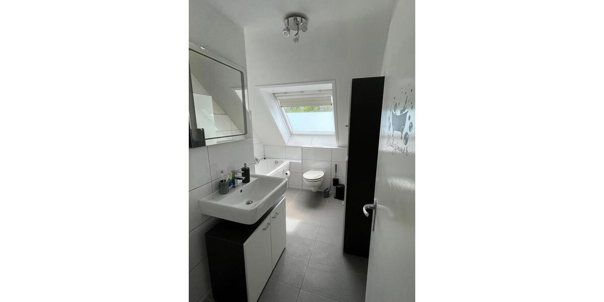 Dachgeschoßwohnung Essen Huttrop - 3 Zimmer, 88 m&sup2;, 660&euro; | Angebot:26662663