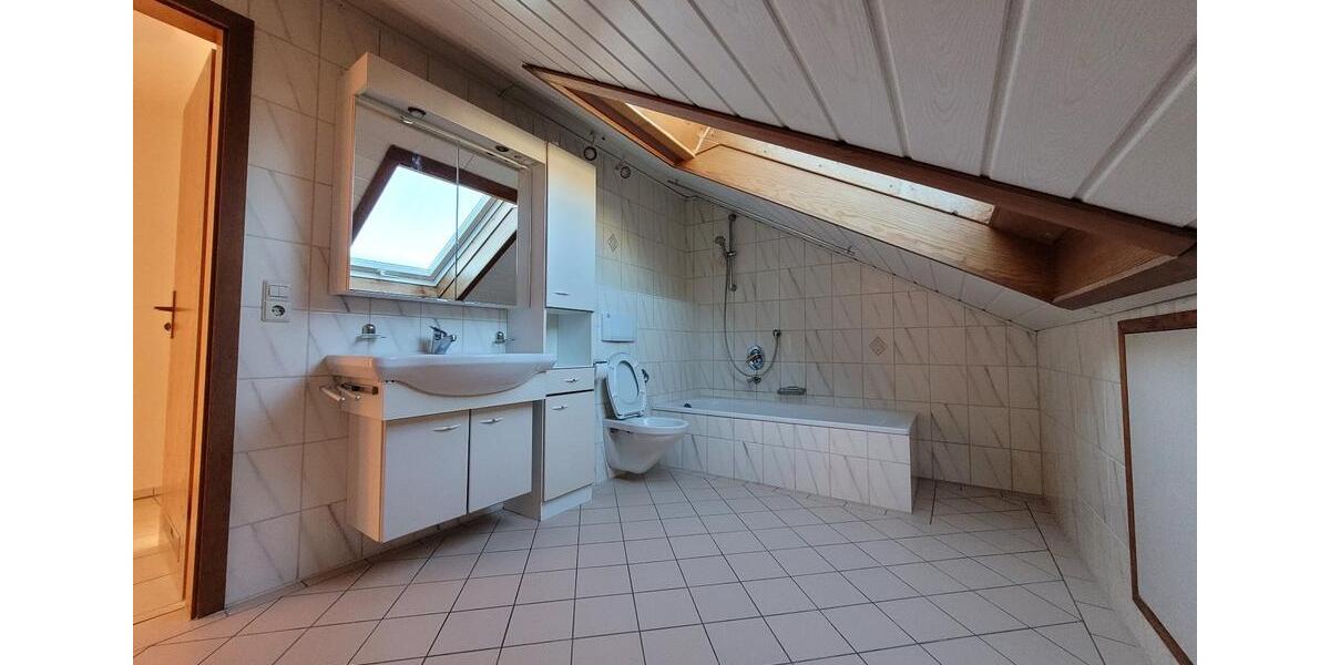 Dachgeschoßwohnung Igersheim - 2.5 Zimmer, 62 m&sup2;, 589&euro; | Angebot:26527387