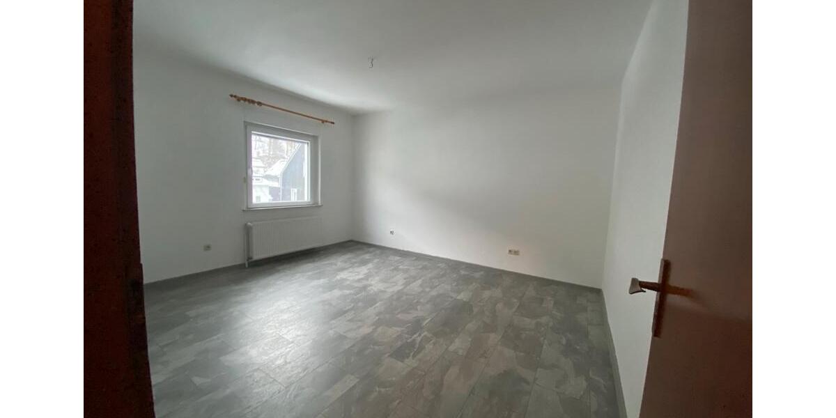 Etagenwohnung Siegen - 4 Zimmer, 90 m&sup2;, 820&euro; | Angebot:24732328
