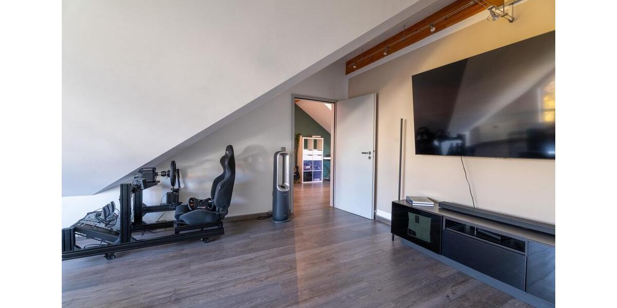 Dachgeschoßwohnung Wiesbaden Mainz-Amöneburg - 2.5 Zimmer, 104 m&sup2;, 1.200&euro; | Angebot:25172646