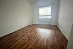 Großzügige 4-Zimmer-Wohnung mit Balkon im EG!