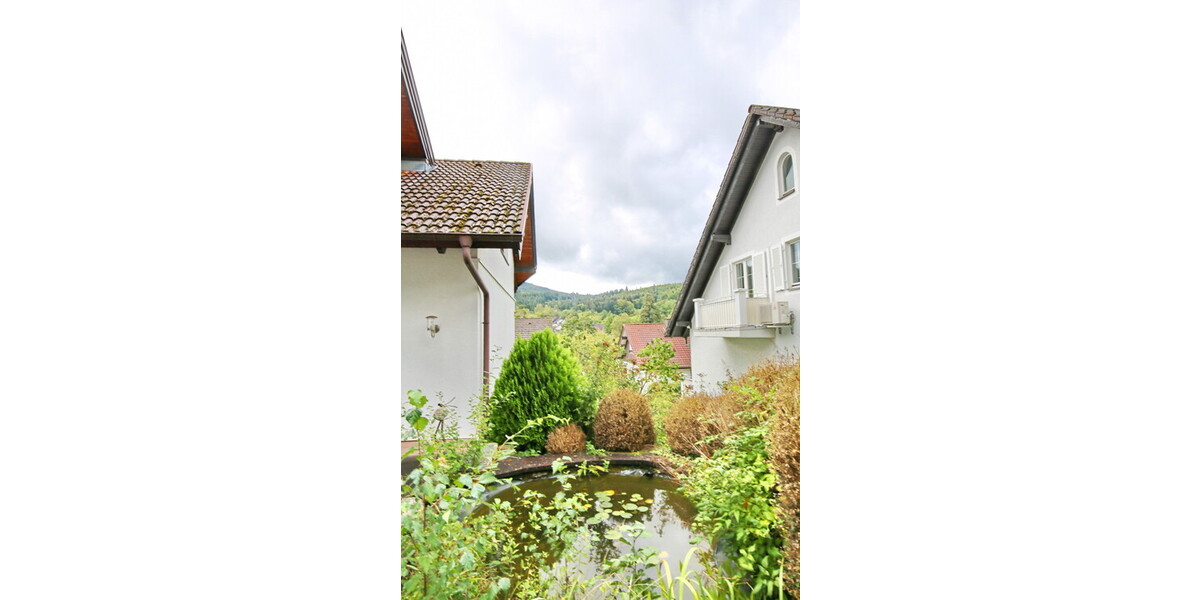 Großzügige Dachgeschosswohnung mit Garten und Klimaanlage. - 3.5 Baden-Baden / Oberbeuern Oberbeuern | Angebot:27161126