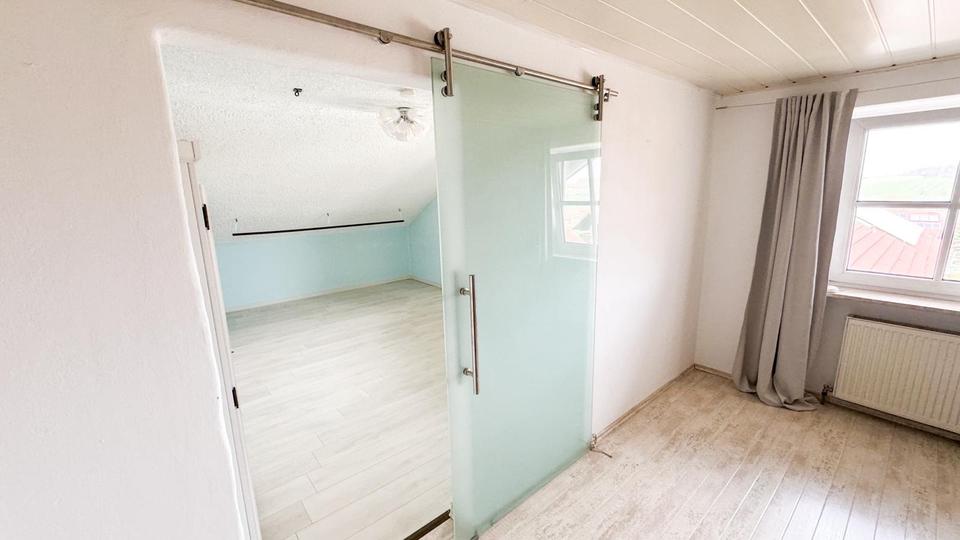 Dachgeschoßwohnung Haarbach - 2.5 Zimmer, 80 m&sup2;, 950&euro; | Angebot:26036093