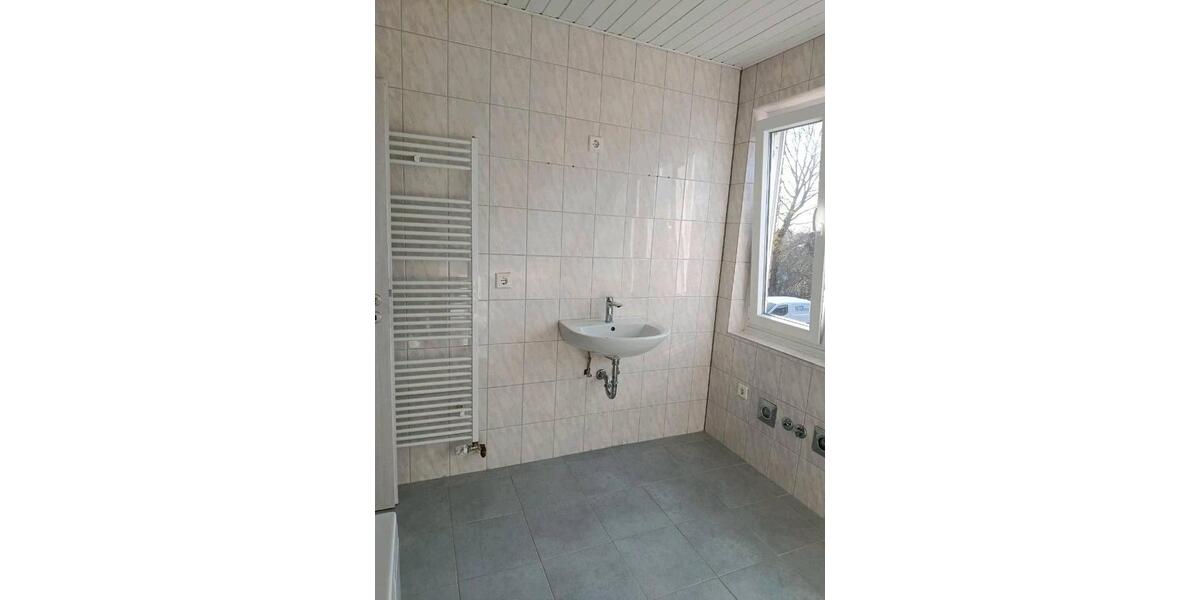 Dachgeschoßwohnung Langwedel - 4 Zimmer, 95 m&sup2;, 950&euro; | Angebot:25981006