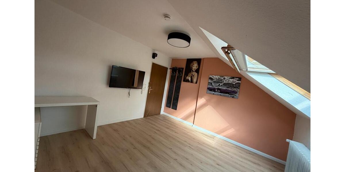 Dachgeschoßwohnung Kassel Südstadt - 1 Zimmer, 12 m&sup2;, 250&euro; | Angebot:26696977