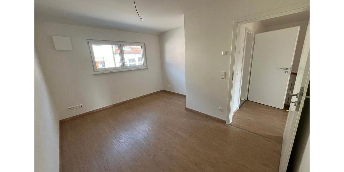 Etagenwohnung Knittlingen - 4 Zimmer, 100 m&sup2;, 1.400&euro; | Angebot:26048812