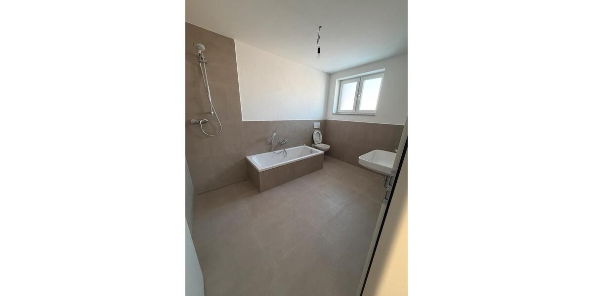 Etagenwohnung Wackersdorf - 3 Zimmer, 90 m&sup2;, 1.150&euro; | Angebot:24559474