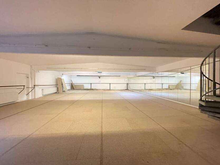 Halle in Aachen 2.750 € 450 m²