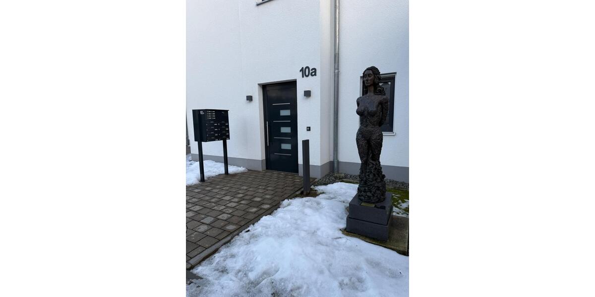 Dachgeschoßwohnung Straubing - 2 Zimmer, 92 m&sup2;, 1.100&euro; | Angebot:24748856