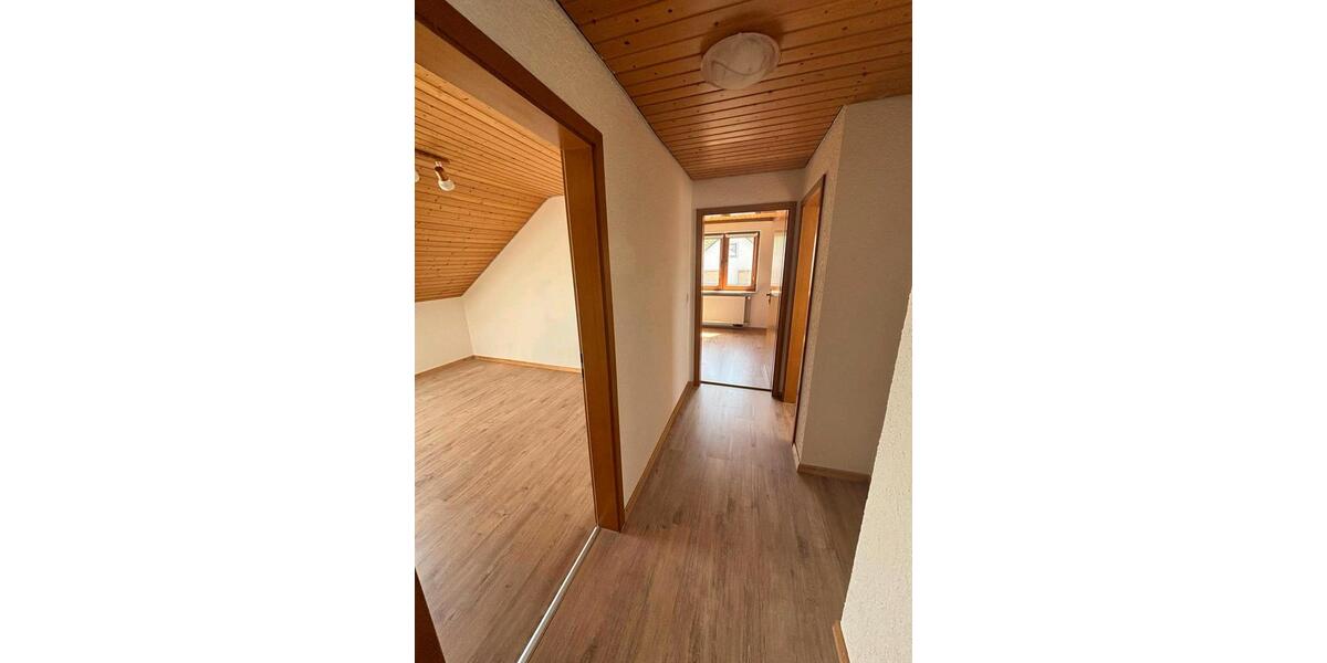 Etagenwohnung Eltmann - 6 Zimmer, 160 m&sup2;, 1.200&euro; | Angebot:26395880