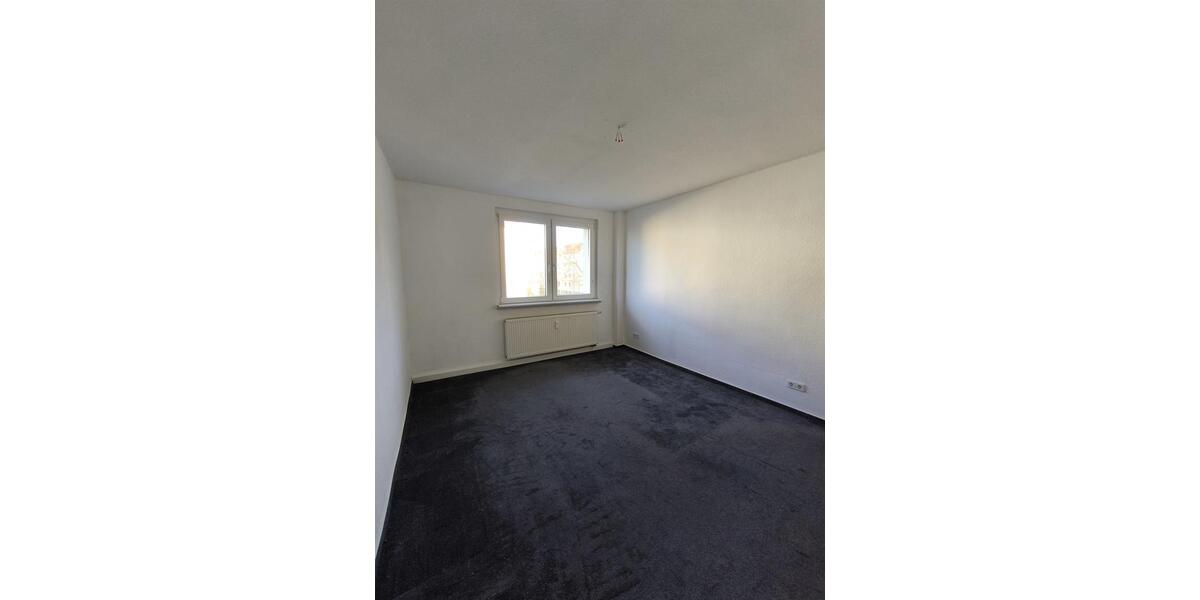 Etagenwohnung Groitzsch - 3 Zimmer, 70 m&sup2;, 440&euro; | Angebot:25804811