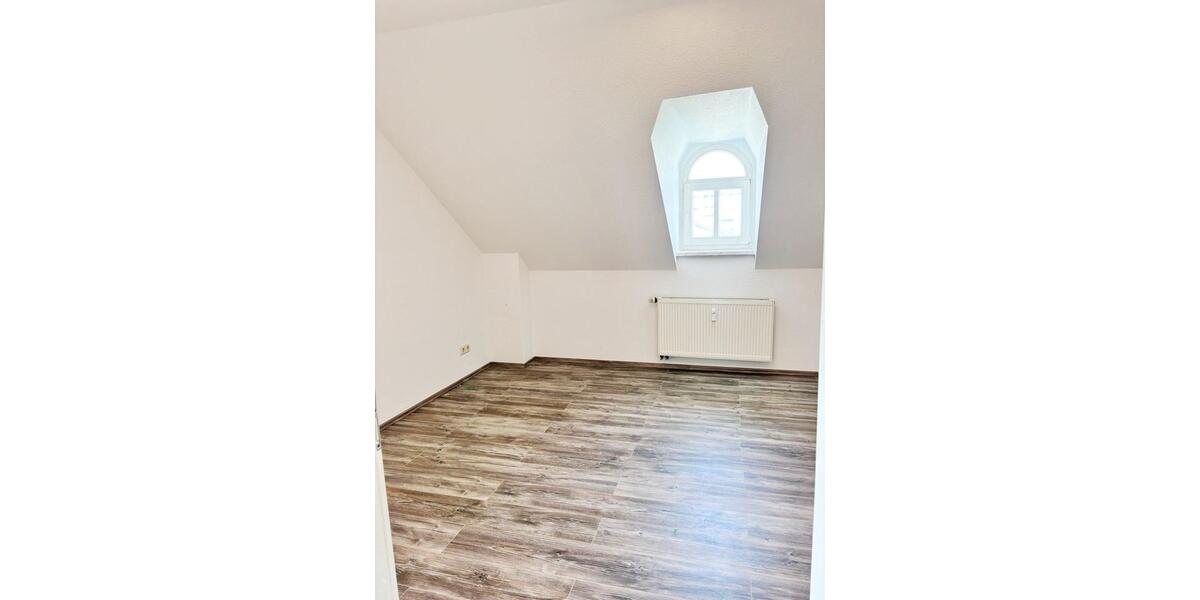 Dachgeschoßwohnung Meerane - 4 Zimmer, 127 m&sup2;, 730&euro; | Angebot:26293189