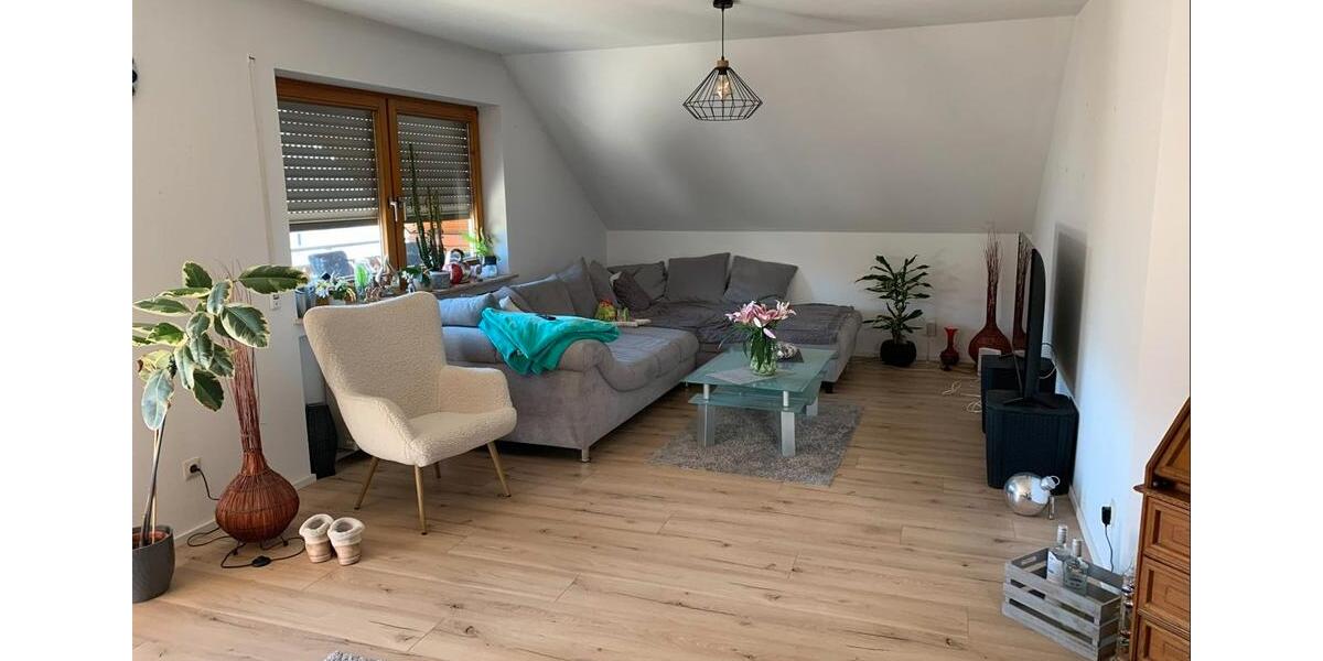 Dachgeschoßwohnung Neuffen - 4 Zimmer, 114 m&sup2;, 1.200&euro; | Angebot:26150486