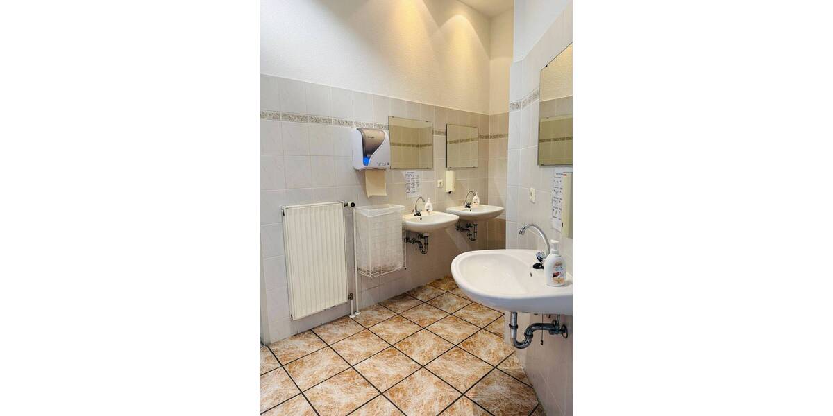 Gewerbeobjekt Oldenburg Tweelbäke - 7 Zimmer, 300 m&sup2;, 3.100&euro; | Angebot:25773824