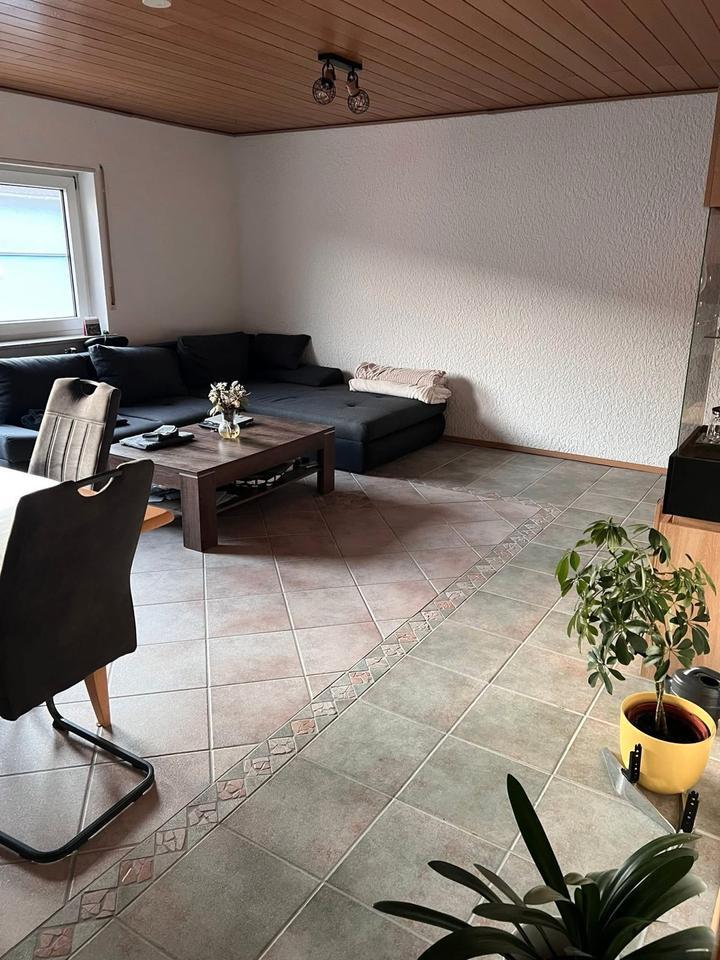 Große 3-Zimmer-Wohnung mit eigenem Garten