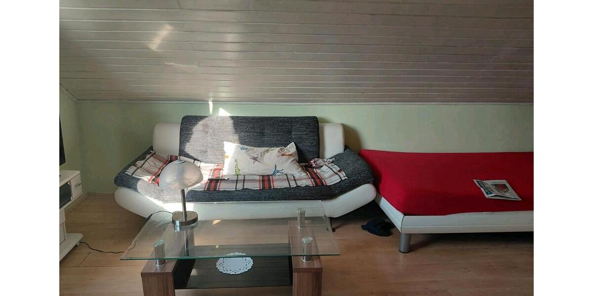 Dachgeschoßwohnung Neutraubling - 1 Zimmer, 25 m&sup2;, 450&euro; | Angebot:26196386