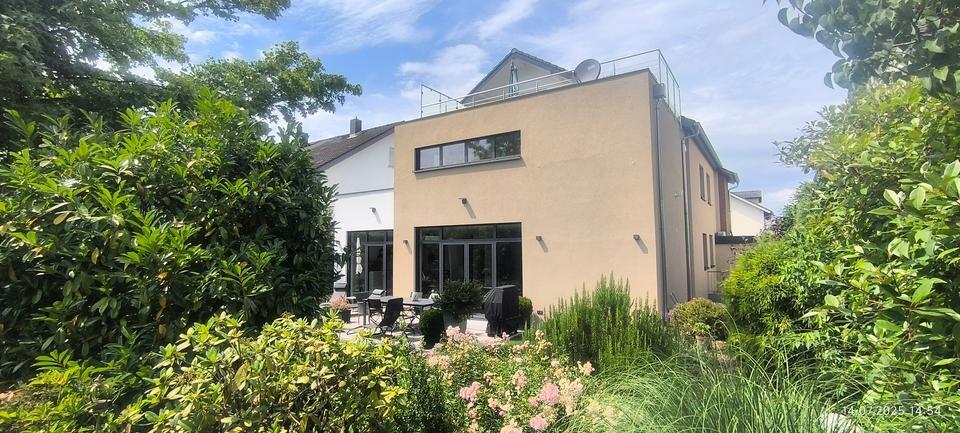 Seltenes Fundstück: modern & offen geschnittene 4-Zi.Whg., große Terrasse, Premium Feldrandlage