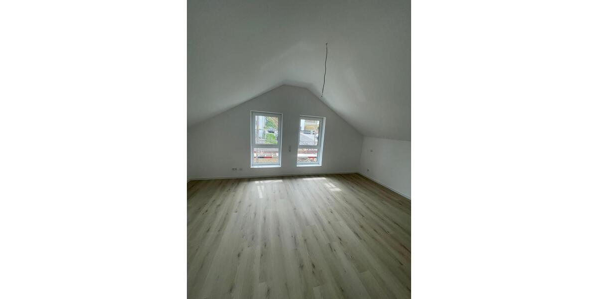Reihenhaus Bad Schwalbach - 7 Zimmer, 180 m&sup2;, 1.800&euro; | Angebot:26226423
