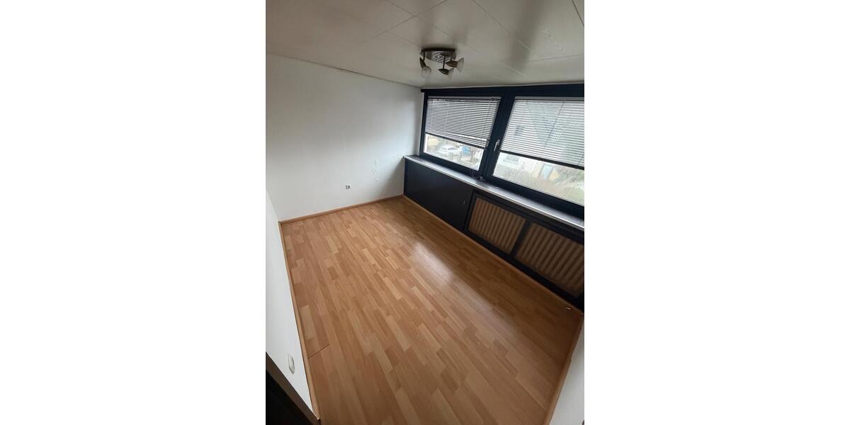 Etagenwohnung Duisburg Rheinhausen - 3 Zimmer, 93 m&sup2;, 1.350&euro; | Angebot:26443228