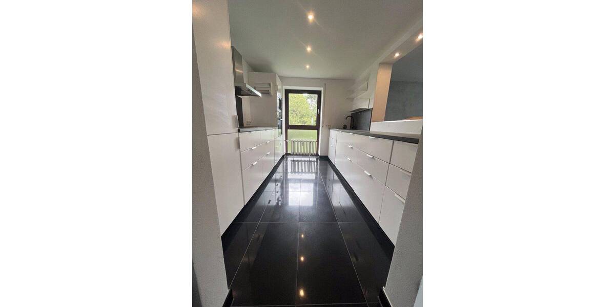 Reihenmittelhaus Stuttgart Nord - 7 Zimmer, 183 m&sup2;, 2.725&euro; | Angebot:26926626