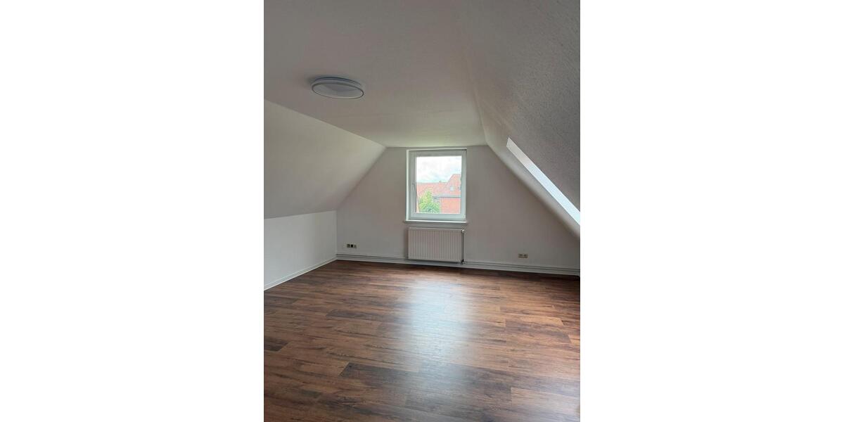 Dachgeschoßwohnung Lindhorst - 3.5 Zimmer, 102 m&sup2;, 850&euro; | Angebot:26582753