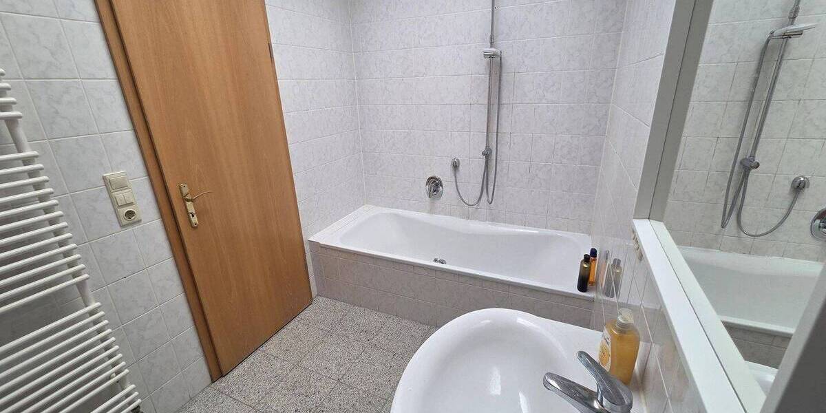 Etagenwohnung Fürth Innenstadt - 2 Zimmer, 77 m&sup2;, 785&euro; | Angebot:26015836