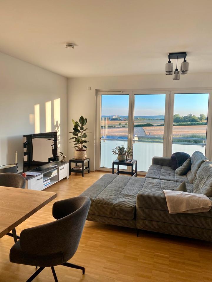 Helle Wohnung BJ 202223 mit Westbalkon, TG-Stellplatz und Stellplatz im Freien!