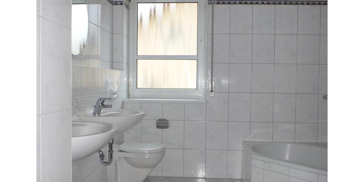 Etagenwohnung Üchtelhausen - 4 Zimmer, 130 m&sup2;, 860&euro; | Angebot:25944310