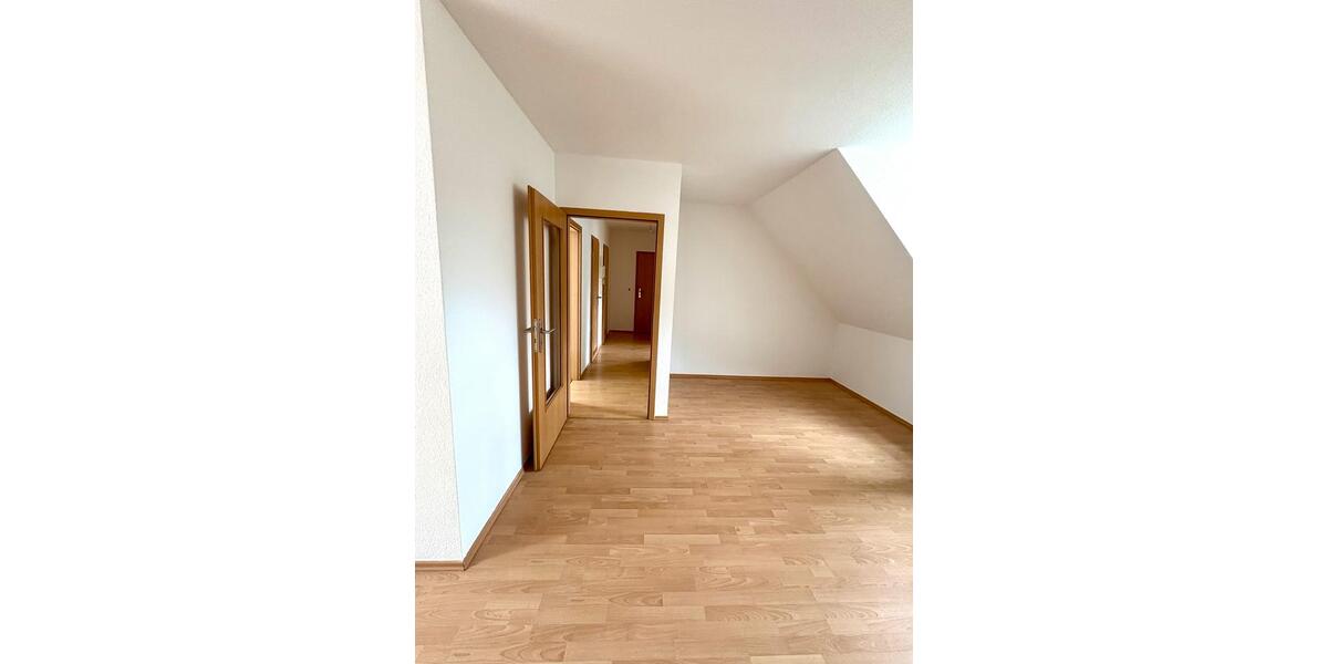 Dachgeschoßwohnung Großenhain - 2 Zimmer, 57 m&sup2;, 390&euro; | Angebot:26021808