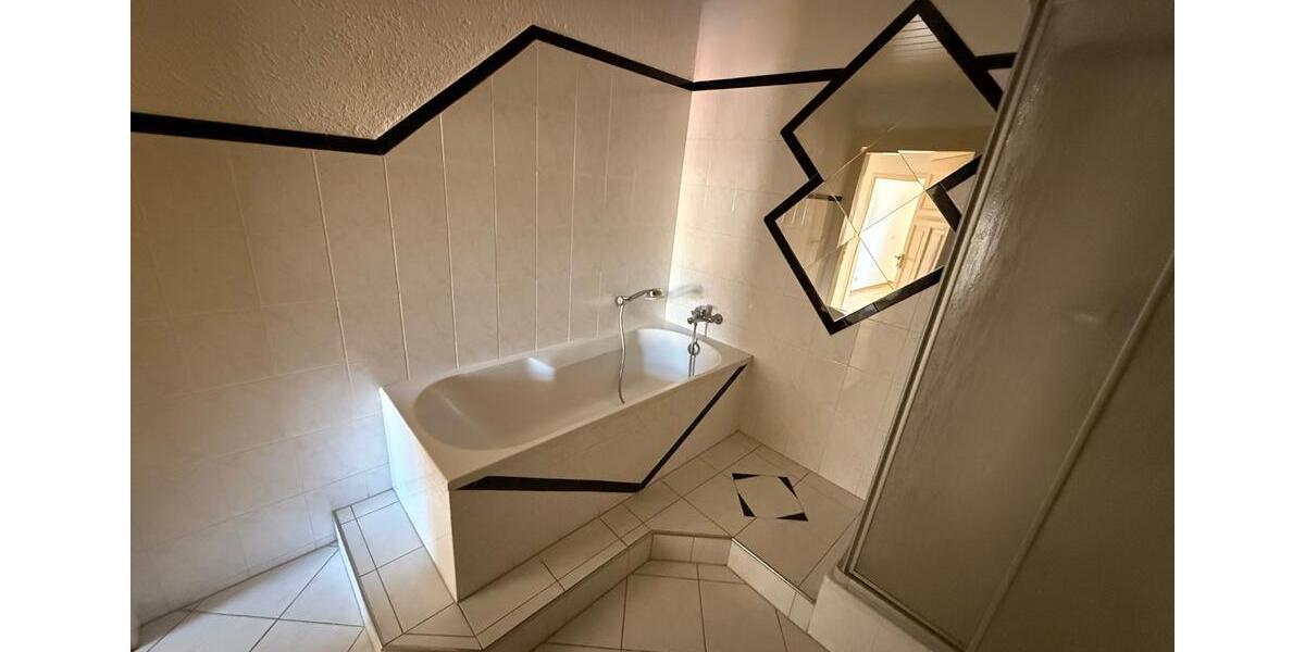 Dachgeschoßwohnung Greiz - 3 Zimmer, 65 m&sup2;, 325&euro; | Angebot:26070754